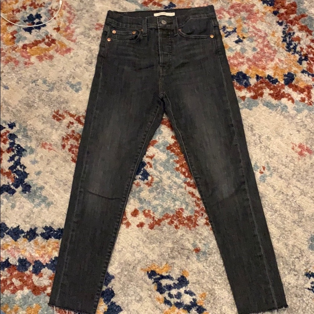 Levi’s wedgie skinny size 27.